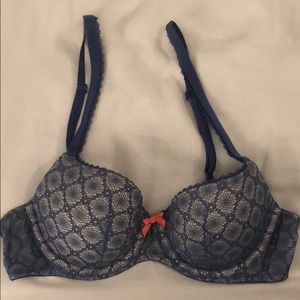 Victoria’s Secret- body by victory bra- size 34B